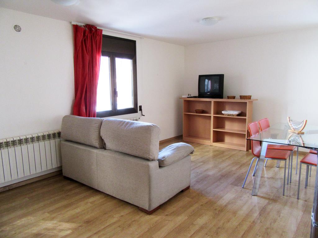 Apartartamentos Pantebre 3000